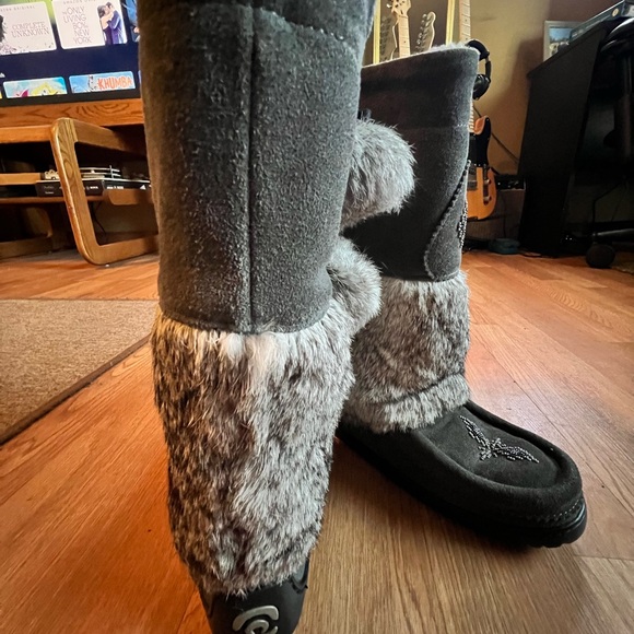 Snowy Owl Manitobah Mukluks! Size L9/M7 - Picture 3 of 4